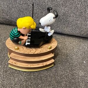 Peanuts Music and Movement Toy with Black Piano Ornament